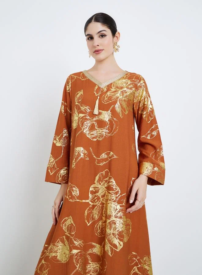 أميرة جلابية بتفاصيل شرابات وطبعة زهور